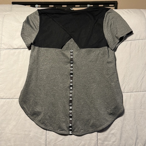 Under armor heat gear tshirt, gray, medium - Picture 3 of 3